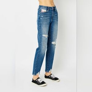 Judy Blue Full Size Queen Of Hearts Coin Pocket BoyFriend Jeans